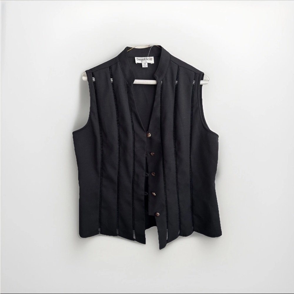 Danny & Nicole Women’s Black Sleeveless Vest